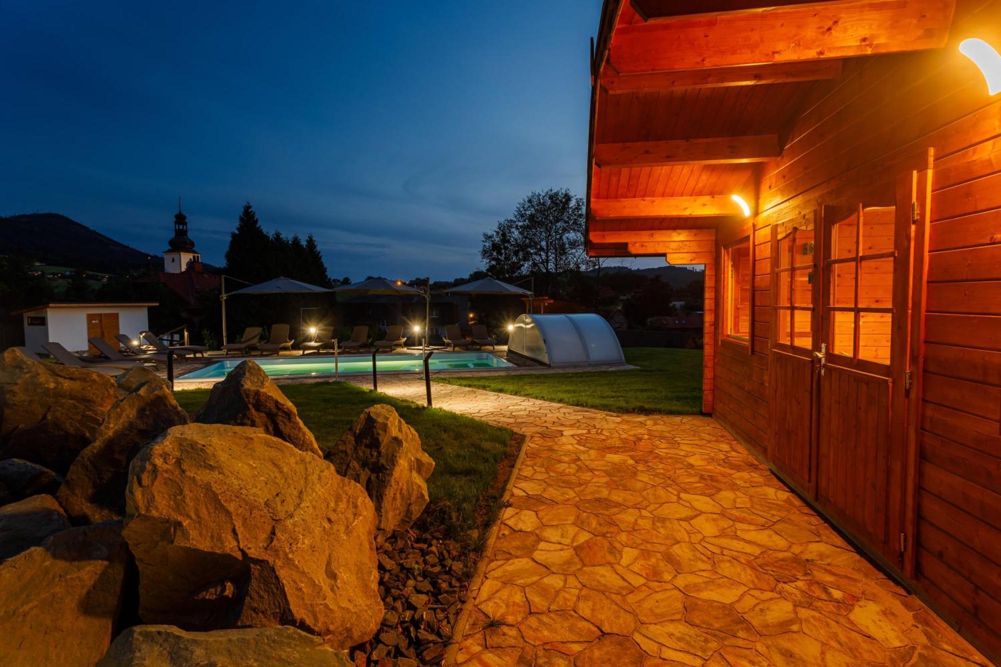 Restaurace a penzion Pod Lipami Metylovice Exteriér fotografie